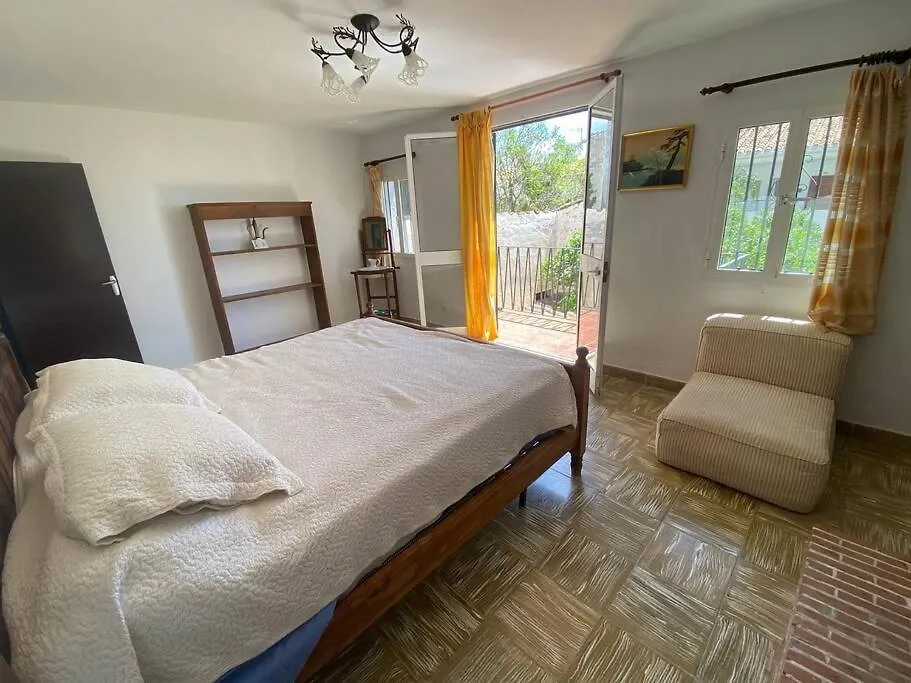 Feriehus Charming 4 Bedroom Village Home With Patio Mijas